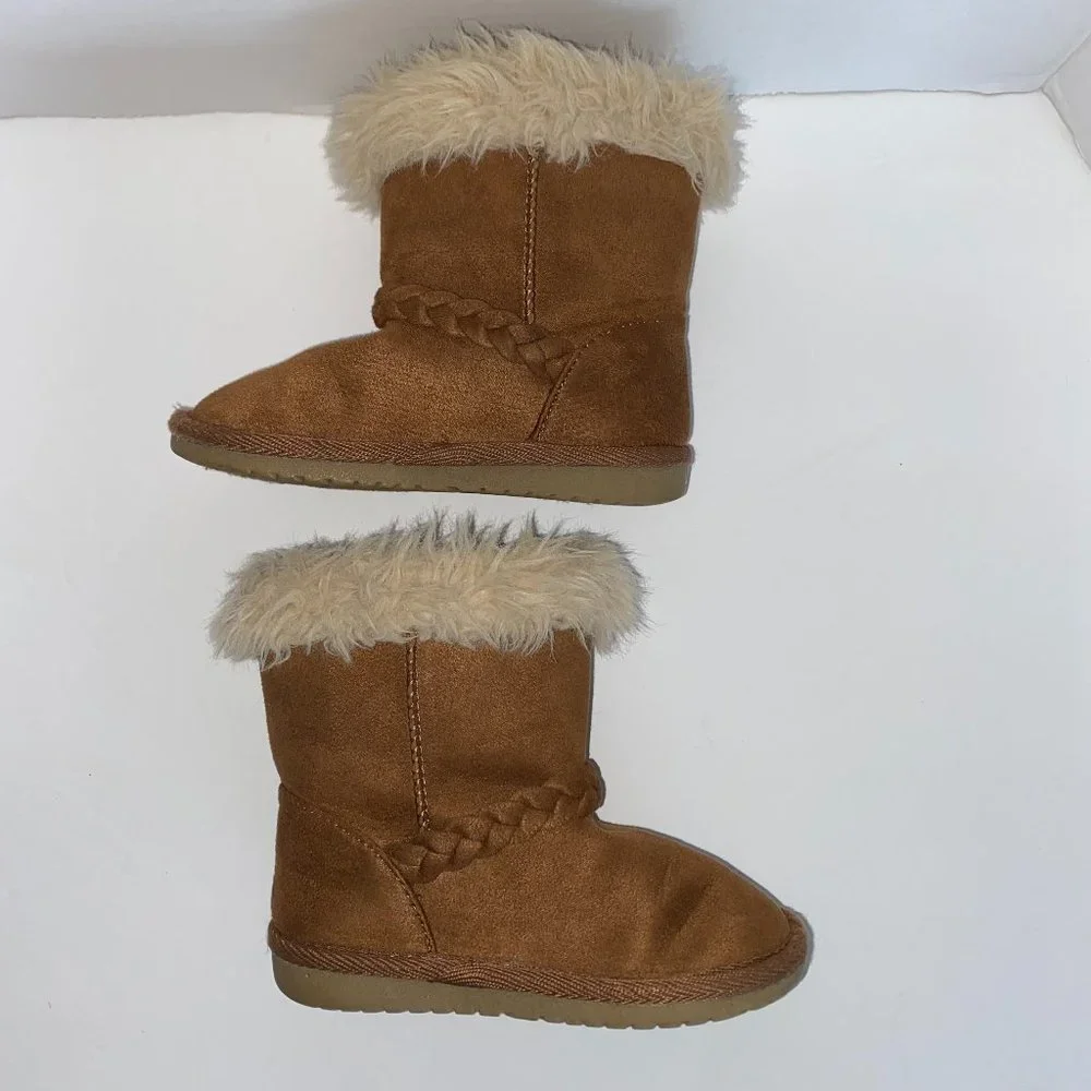 🌸PLACE‎ Faux Fur Boots
